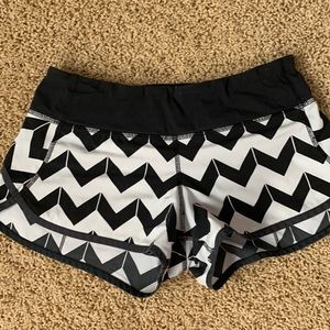 Lululemon speed shorts size 2 chevron
